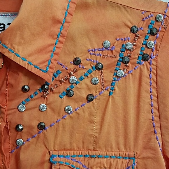 Long sleeve light weight button down from Buckle - Picture 4 of 8